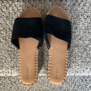 Very gently worn (maybe 2 times) cute Old Navy sandals!